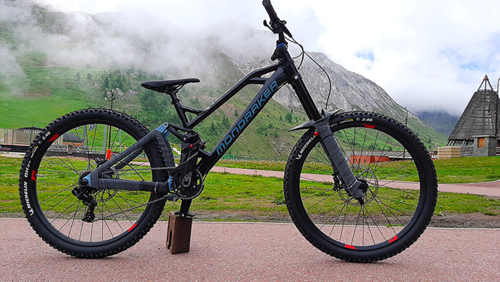 Mondraker Summum SE, Chez Mountain Story à Tignes le Lac