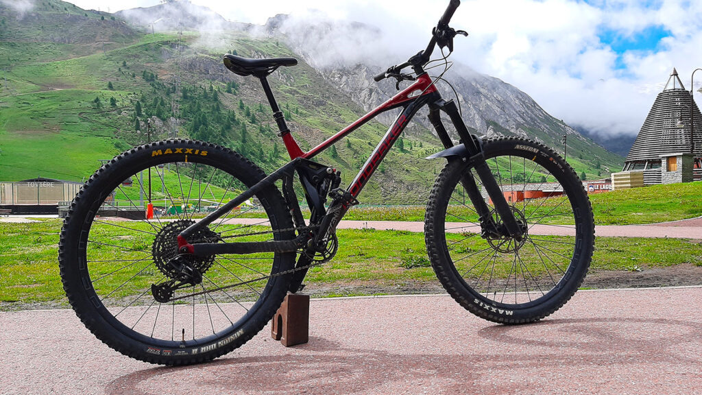 Mondraker Superfoxy, Chez Mountain Story à Tignes le Lac