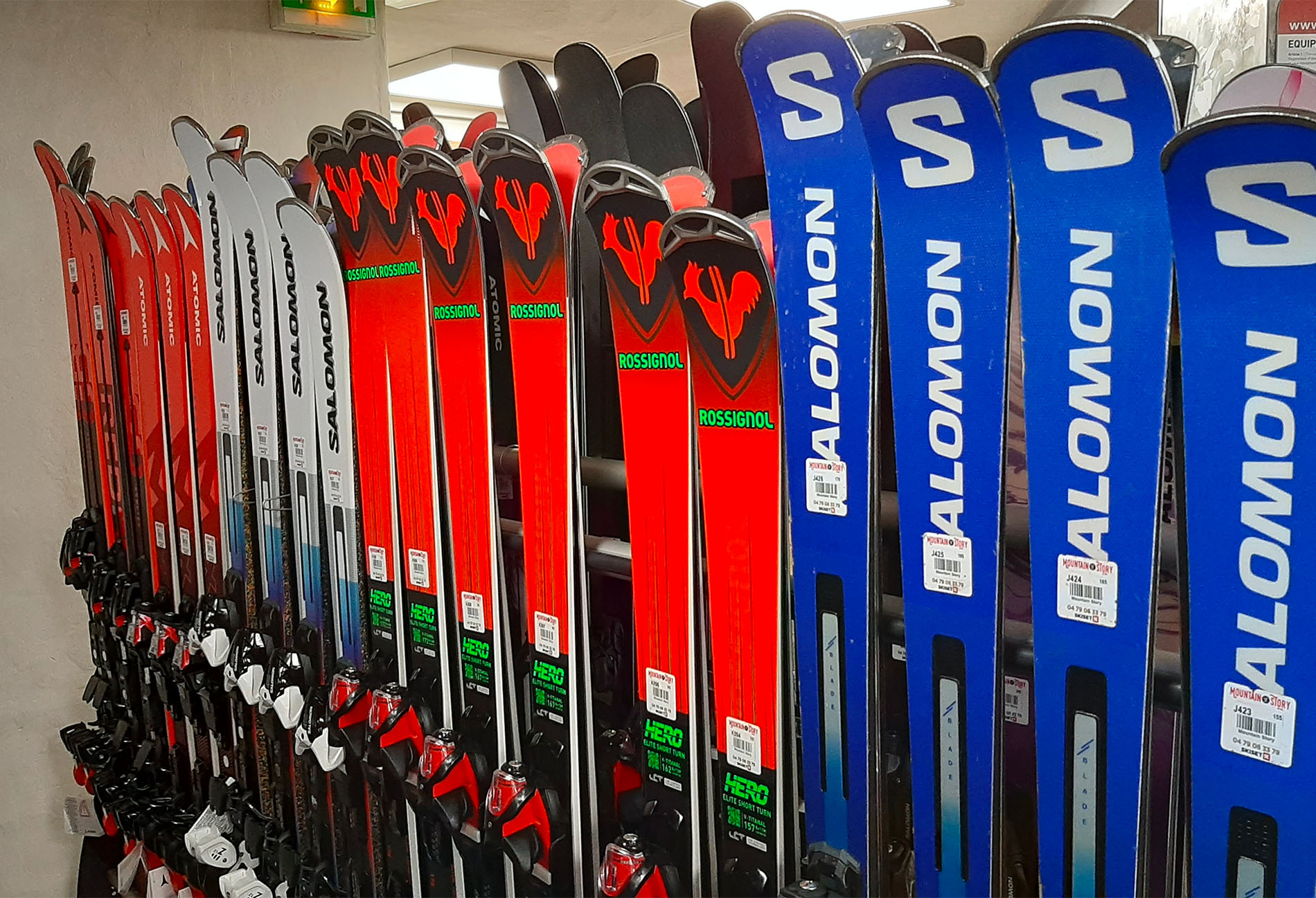 Mountain Story vous propose les skis Salomon, Atomic, Rossignol...